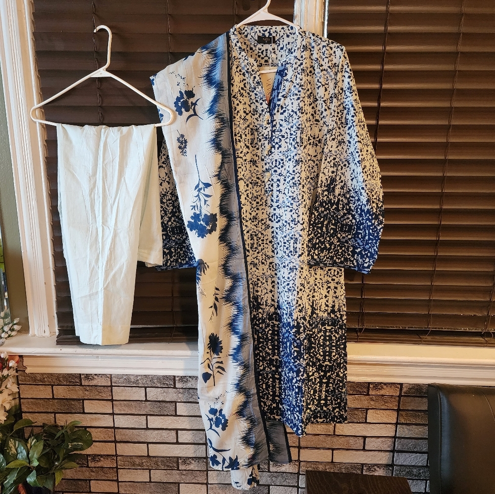 3 piece lawn shirt lawn doppta  lawn trouser  medium size